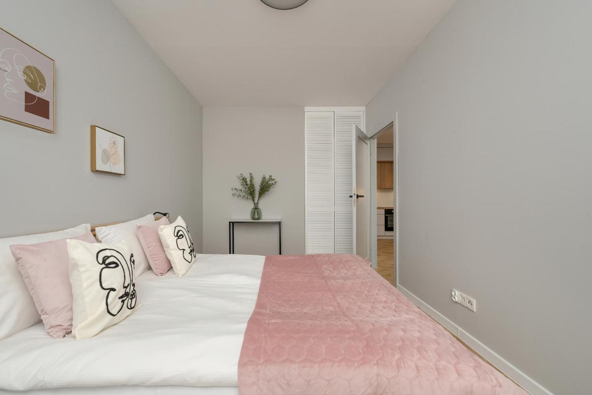 Michalczyka Stylish Apartment With Parking In The City Center Of Wroclaw By Noclegi Renters Exteriér fotografie
